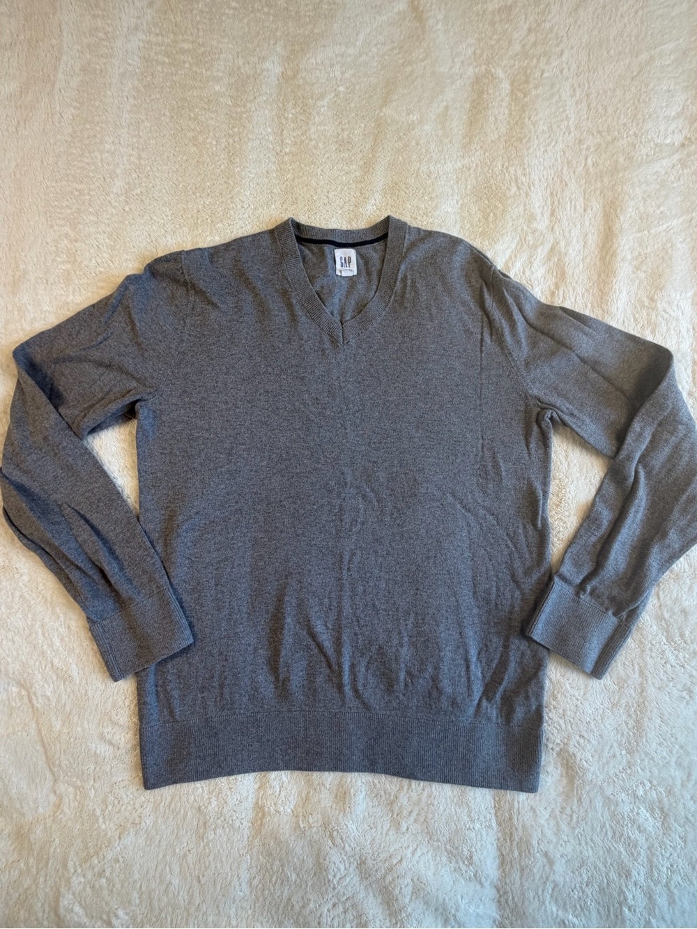 GAP Men's Charcoal Gray V-Neck Sweater